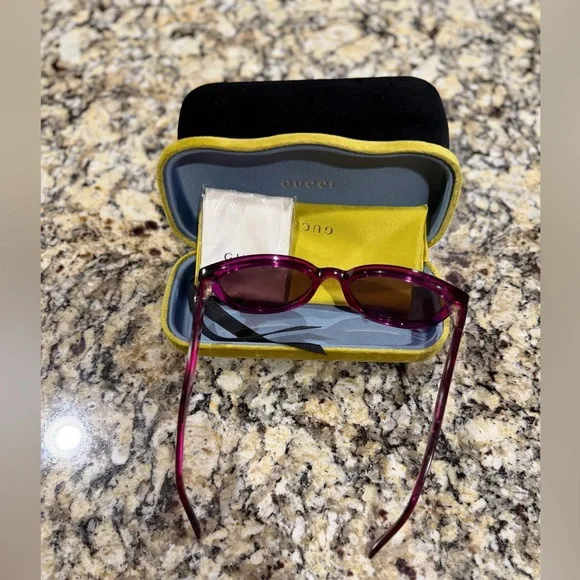 Gucci Fuchsia Sunglasses for Women - Picture 4 of 7